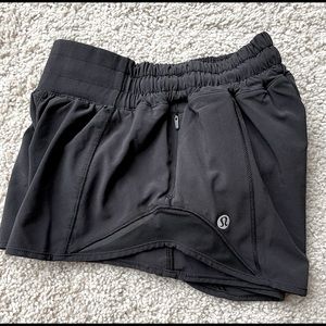 Lululemon Hotty Hot shorts 2.5 Black Women’s size 0